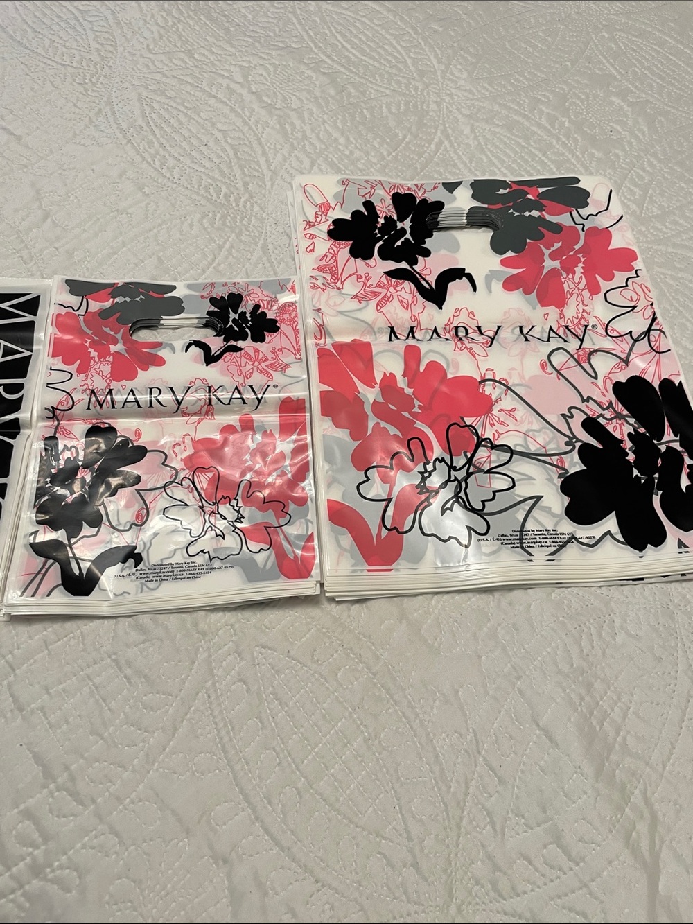 New Lot of 136 MARY KAY Plastic Shopping Bags for Independent Consultants - Picture 4 of 5